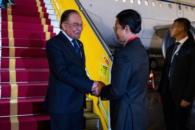 Anwar Ibrahim Tegas Kepentingan Pelaburan Negara, Tolak Kritikan Mengenai Lawatan Kerja